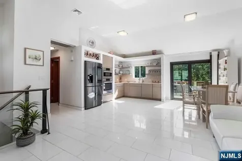 531 Chestnut Place Teaneck NJ 07666