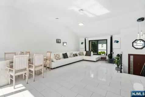 531 Chestnut Place Teaneck NJ 07666