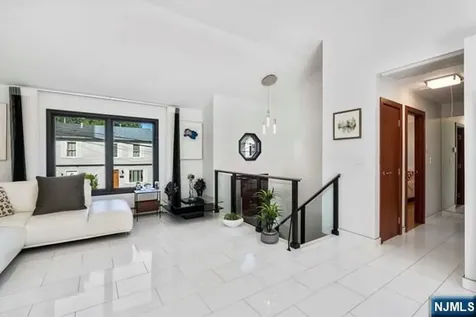 531 Chestnut Place Teaneck NJ 07666