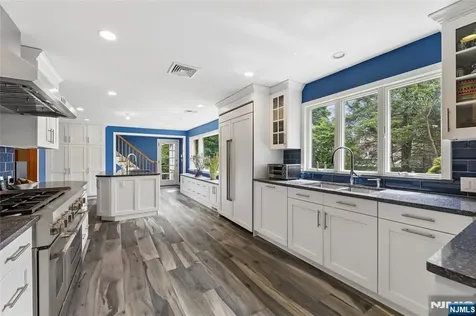 1271 Alicia Avenue Teaneck NJ 07666