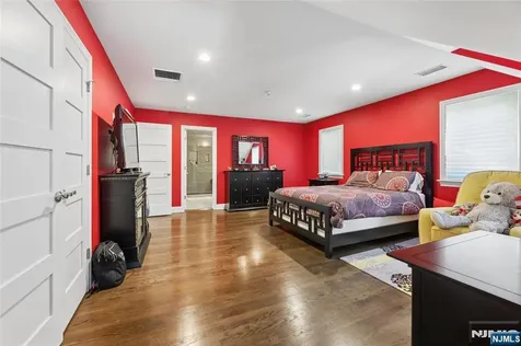 1271 Alicia Avenue Teaneck NJ 07666
