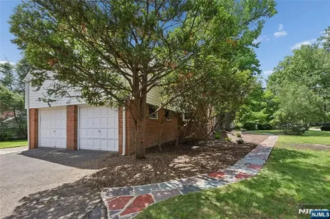 1271 Alicia Avenue Teaneck NJ 07666