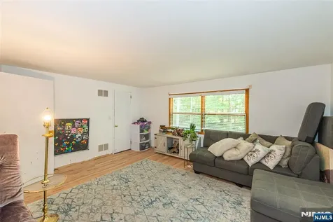 319 Winifred Drive Totowa NJ 07512