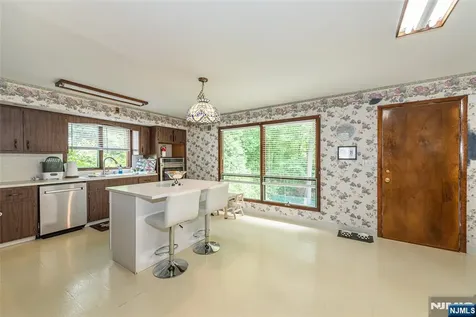 319 Winifred Drive Totowa NJ 07512
