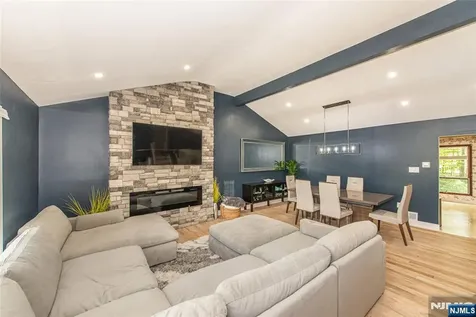 319 Winifred Drive Totowa NJ 07512