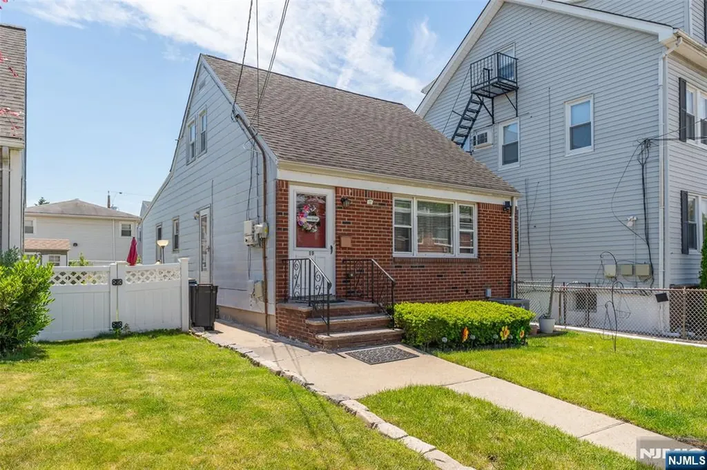 19 Albert Street North Arlington NJ 07031
