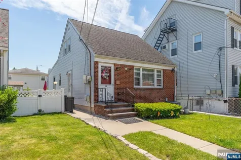 19 Albert Street North Arlington NJ 07031