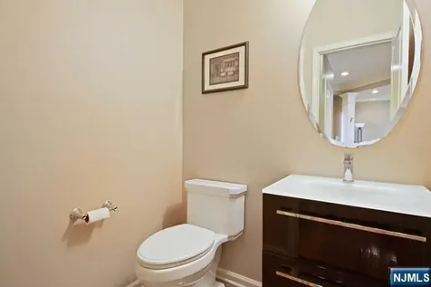 47 Mulberry Court Paramus NJ 07652