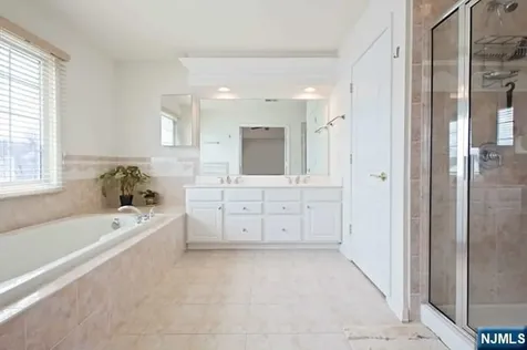 47 Mulberry Court Paramus NJ 07652