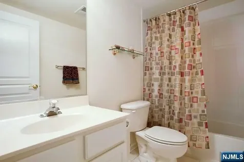 47 Mulberry Court Paramus NJ 07652