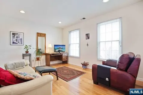 47 Mulberry Court Paramus NJ 07652
