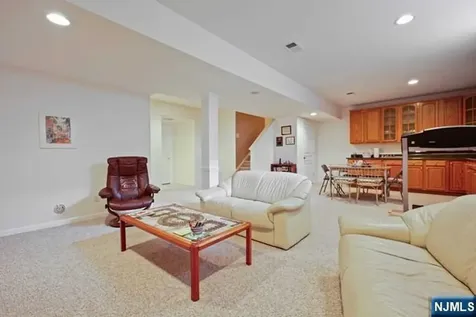 47 Mulberry Court Paramus NJ 07652