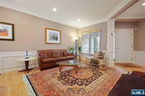 47 Mulberry Court Paramus NJ 07652
