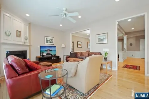 47 Mulberry Court Paramus NJ 07652