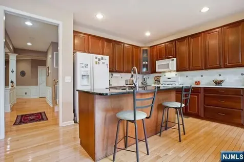47 Mulberry Court Paramus NJ 07652