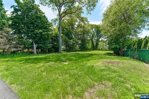 42 Ridgewood Avenue Paramus NJ 07652