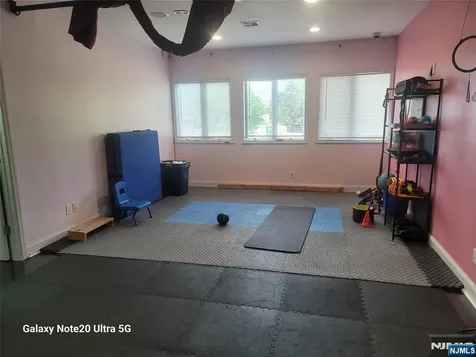 435-437 Hollywood Avenue Fairfield NJ 07004