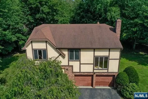 20 Michele Court Cresskill NJ 07626