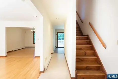 20 Michele Court Cresskill NJ 07626