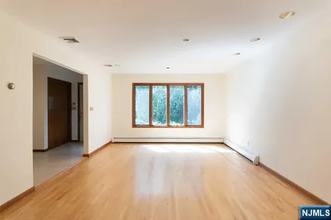 20 Michele Court Cresskill NJ 07626