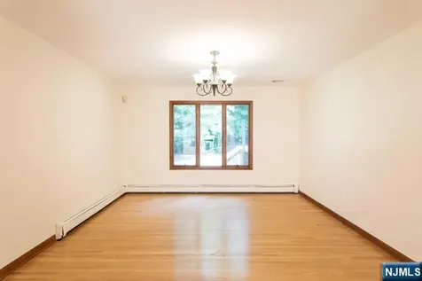 20 Michele Court Cresskill NJ 07626