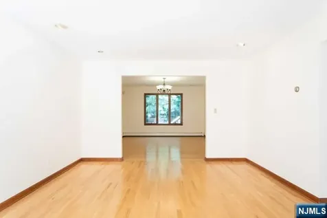 20 Michele Court Cresskill NJ 07626
