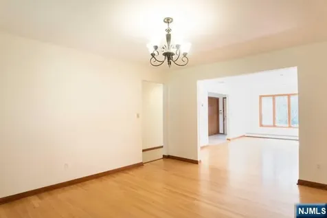 20 Michele Court Cresskill NJ 07626
