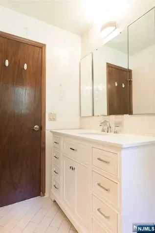 20 Michele Court Cresskill NJ 07626