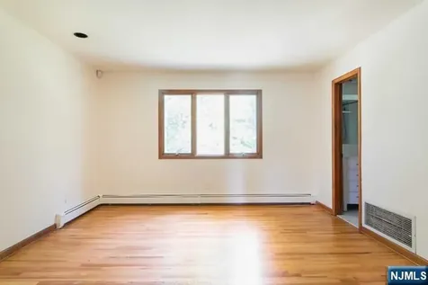 20 Michele Court Cresskill NJ 07626