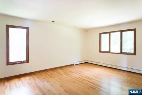 20 Michele Court Cresskill NJ 07626