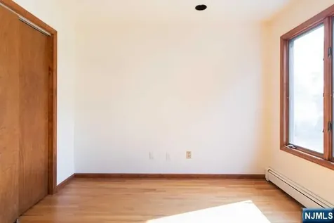 20 Michele Court Cresskill NJ 07626