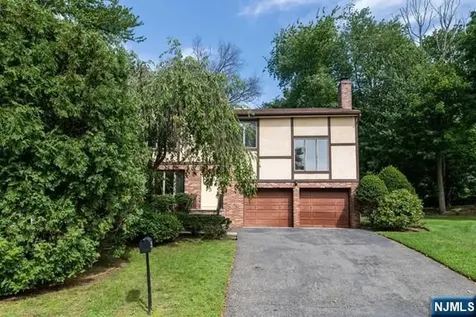 20 Michele Court Cresskill NJ 07626