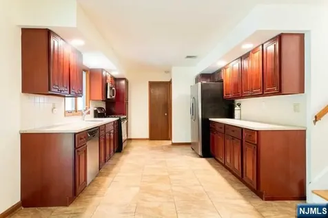 20 Michele Court Cresskill NJ 07626