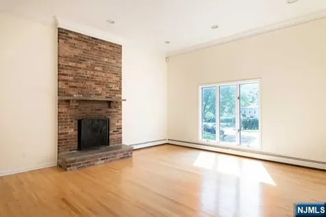 20 Michele Court Cresskill NJ 07626