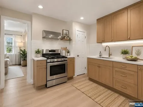 366 7th Avenue Newark NJ 07107