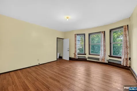 366 7th Avenue Newark NJ 07107