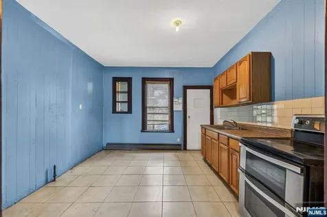 366 7th Avenue Newark NJ 07107