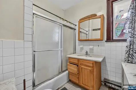 366 7th Avenue Newark NJ 07107