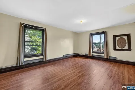 366 7th Avenue Newark NJ 07107