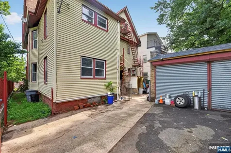 366 7th Avenue Newark NJ 07107