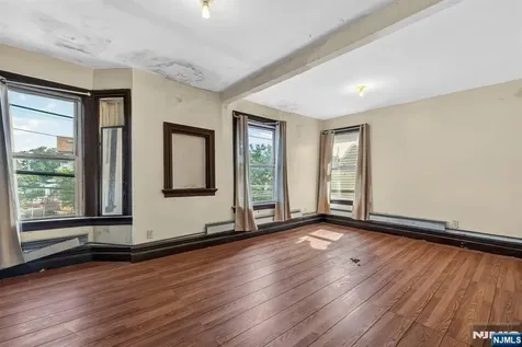 366 7th Avenue Newark NJ 07107