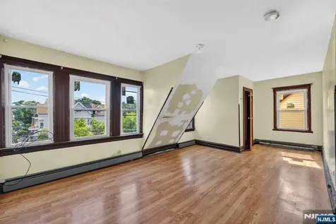 366 7th Avenue Newark NJ 07107