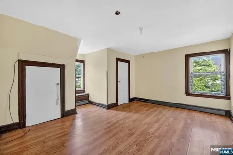366 7th Avenue Newark NJ 07107