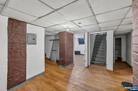 366 7th Avenue Newark NJ 07107