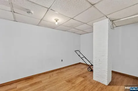 366 7th Avenue Newark NJ 07107