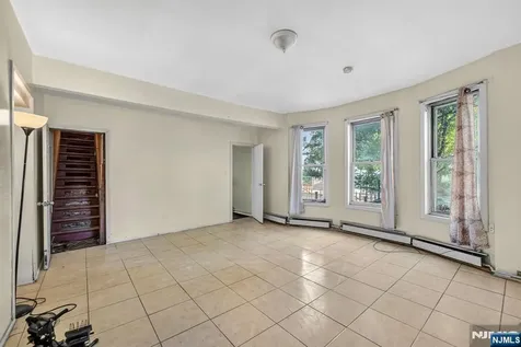 366 7th Avenue Newark NJ 07107