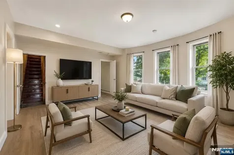 366 7th Avenue Newark NJ 07107
