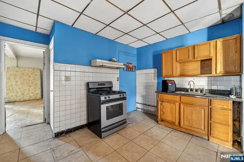 366 7th Avenue Newark NJ 07107