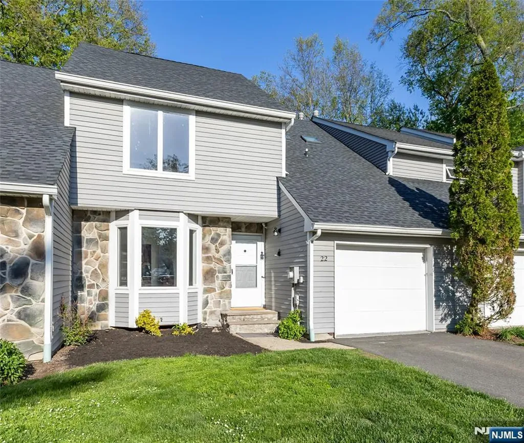 22 Flynn Place Wayne NJ 07470
