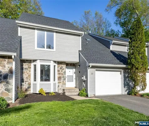 22 Flynn Place Wayne NJ 07470